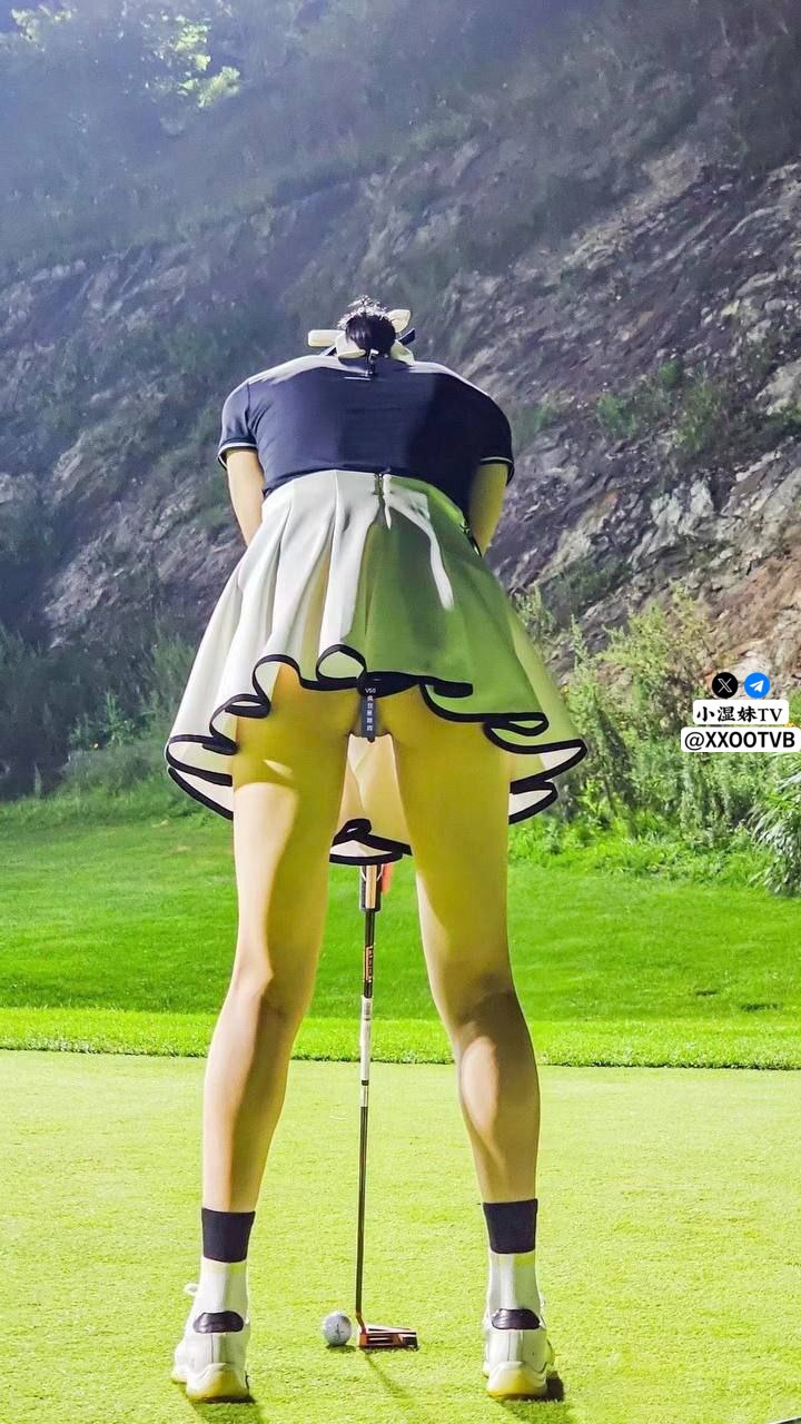 极品笑起来甜美短裙妹 解开衣服舔奶子埋头舔逼 舔的妹子娇喘连连 上位骑乘后入撞击